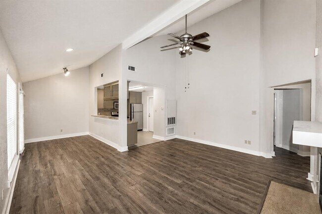 Building Photo - 1302 Danbury Square