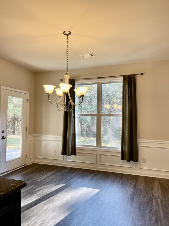 Building Photo - 7260 Silk Tree Pointe