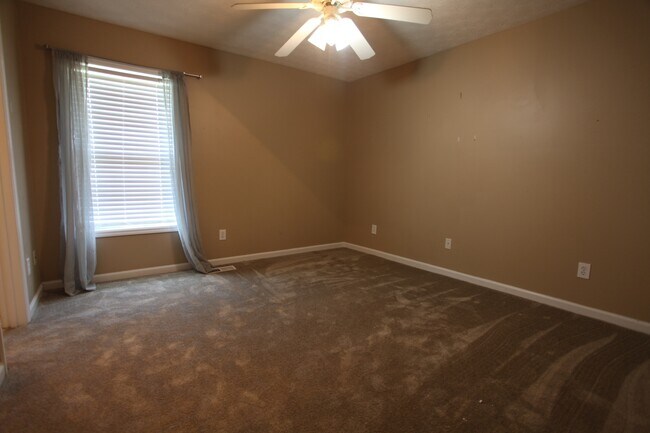 Building Photo - 3bed/3bath Donahue Crossing Condominiums