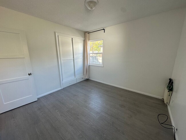 Building Photo - Beautifully remodeled 2-bedroom, 1-bathroo...