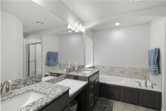 Building Photo - Great home perfect for backyard entertaining