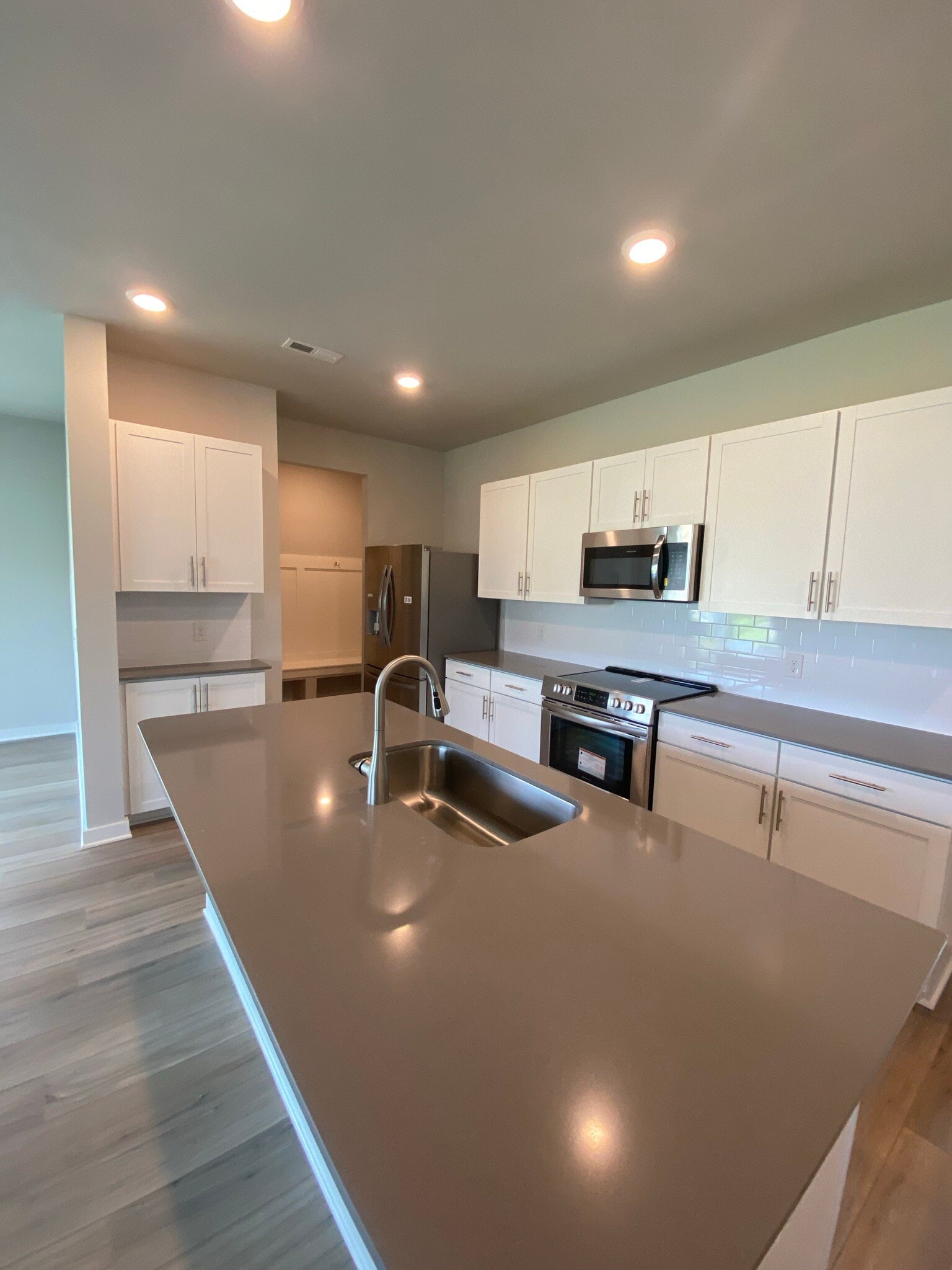 Building Photo - 3115 Lamond Dr