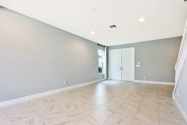 Building Photo - 1132 NW Demedici Rd