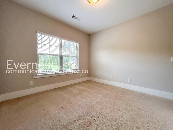 Building Photo - 6010 Winding Lakes Dr