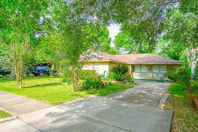 Building Photo - 10302 Woodwind Dr