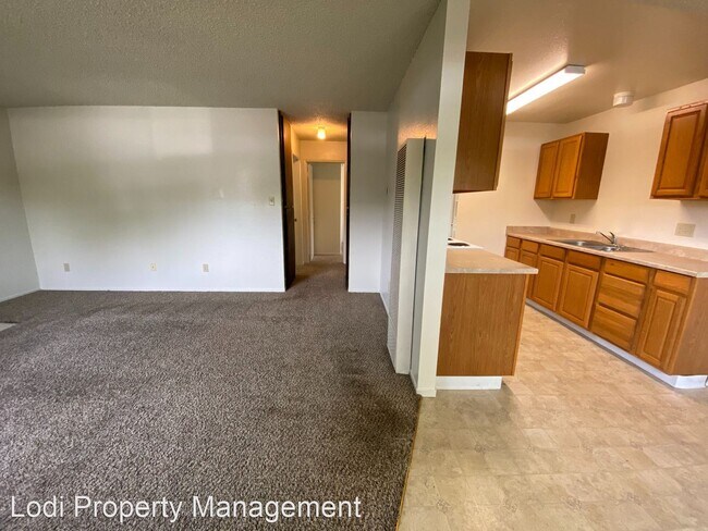 Building Photo - 715 N Church St