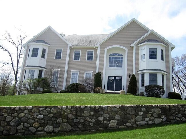 Building Photo - Spectacular 4 bedroom, 4,500 sq ft Single ...