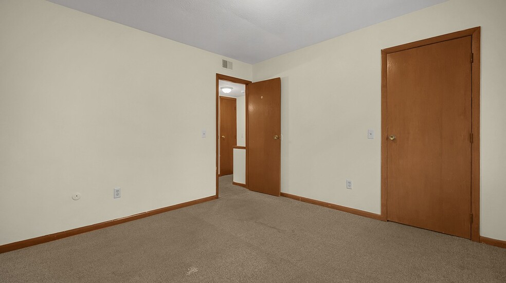 Building Photo - 3042 Sandridge Ave