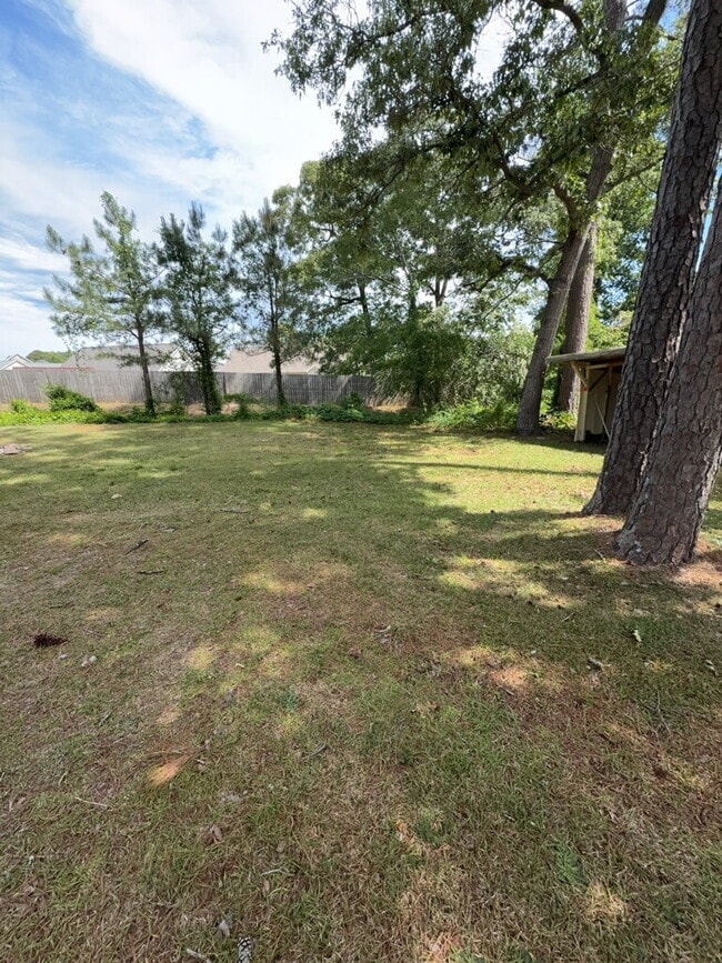 Building Photo - 2030 Catherine Lake Rd