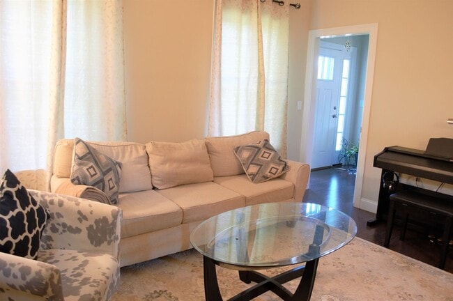 Building Photo - Spacious Four-Bedroom House in the Heart o...
