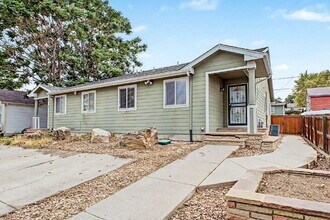 Building Photo - "Charming 3-Bedroom Duplex in Englewood with 2 Full Baths - Your Ideal Home Awaits!"