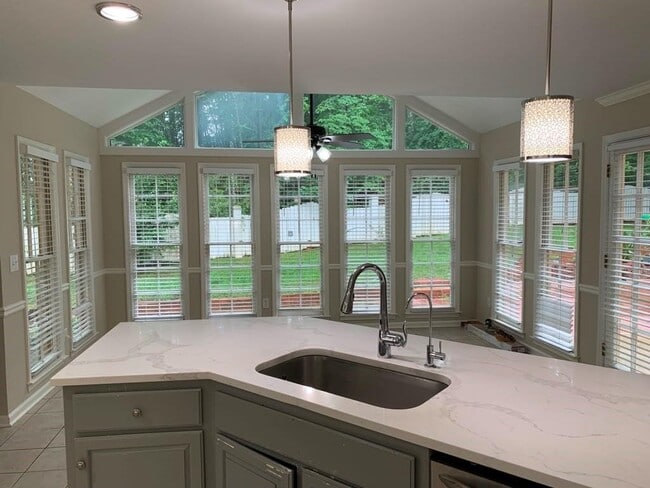 Building Photo - 3014 Eglantine Ct