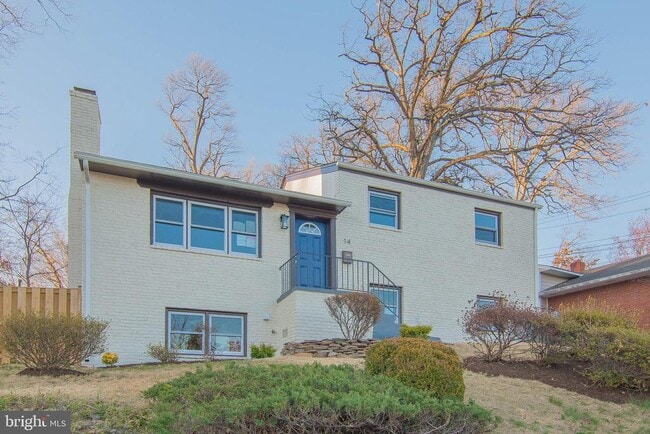 Building Photo - 14 N Montague St