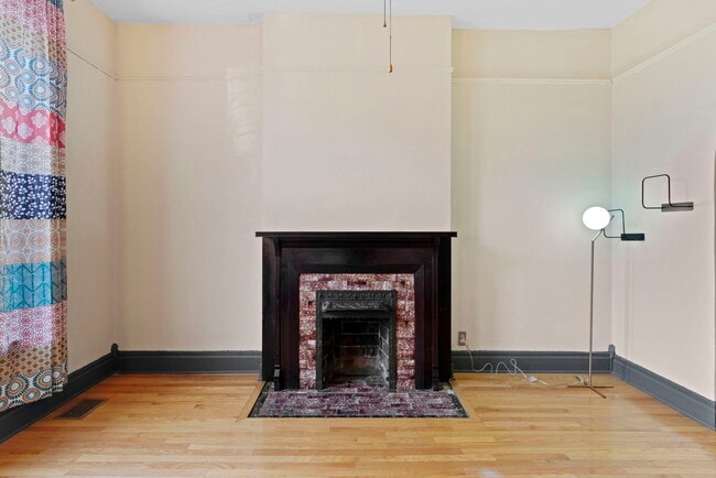 Building Photo - 1929 S Central Park Ave