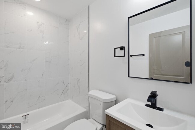 Building Photo - 669 N 39th St