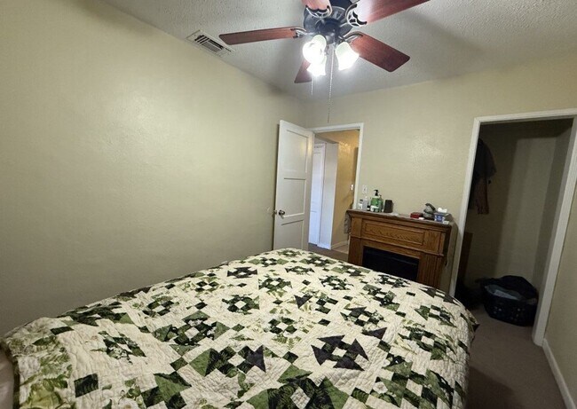 Building Photo - FOR RENT!! AVAILABLE 12/20/2025