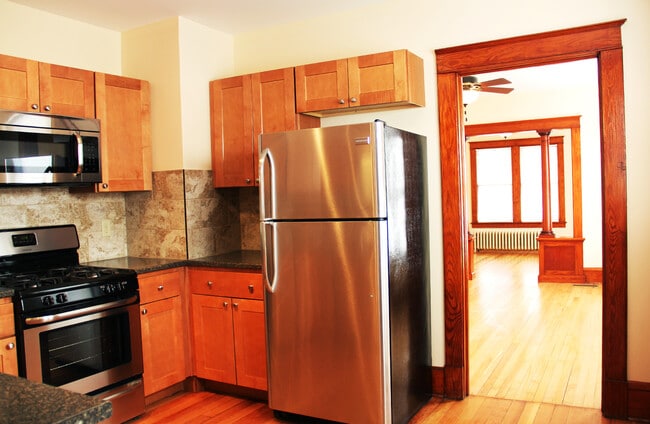 Building Photo - 20 Peru St