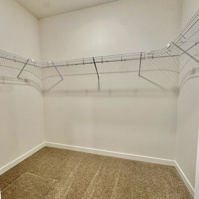 Building Photo - Brand New Built Home move in ready!