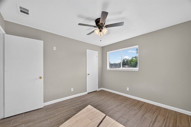 Building Photo - 5126 Denoron Dr