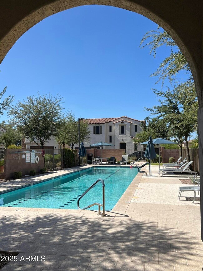 Building Photo - 1522 W Marlin Dr