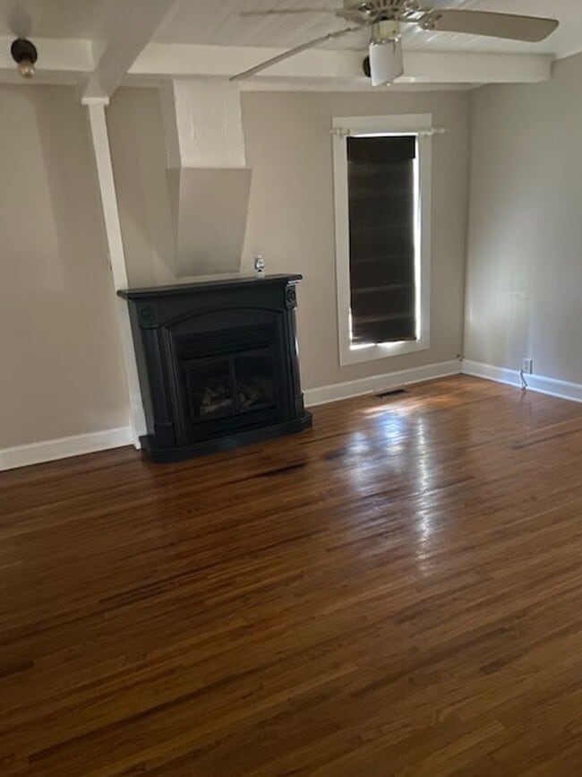 Building Photo - Beautiful 3brm, 2bath Home in Heart of Burns!!