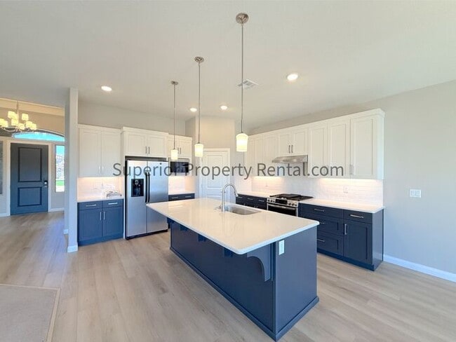 Building Photo - Gorgeous 3 bed, 3.5 bath 3 car garage home with views