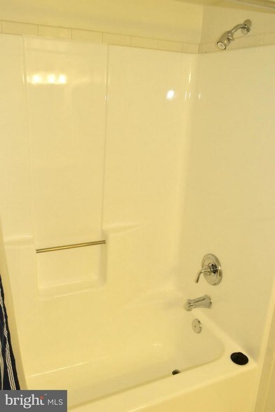 Building Photo - 1001 N Randolph St