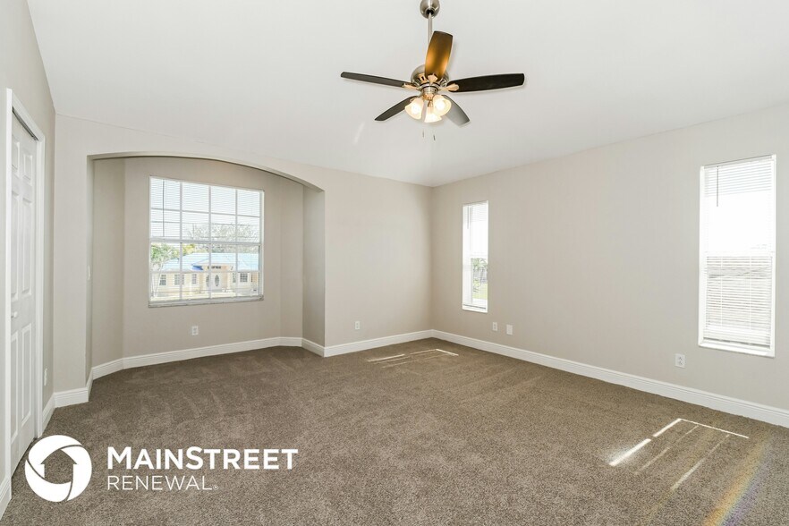 Building Photo - 1002 SW 4th Ave