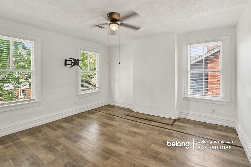 Building Photo - 914 Beman St
