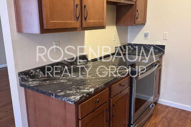 Building Photo - 1518 E Hedrick Dr