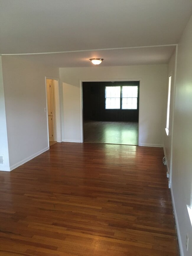 Building Photo - 4/2 House in Rome $1,495