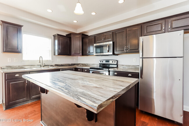 Building Photo - 9900 Valley Farms Blvd