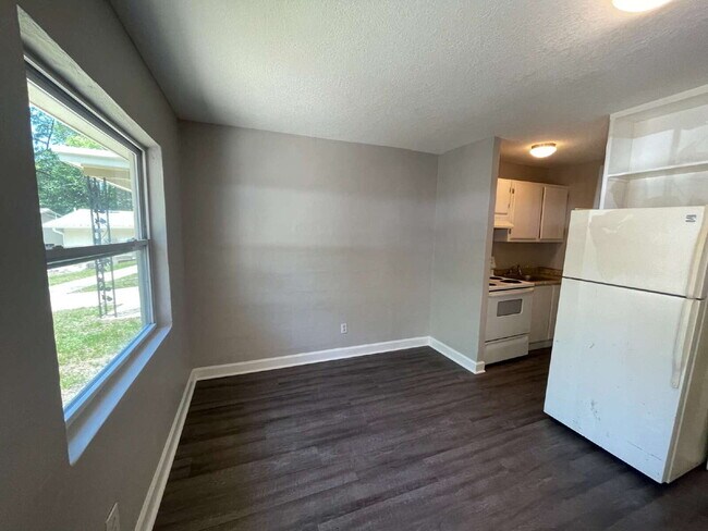Building Photo - Available now. Upgraded studio!
