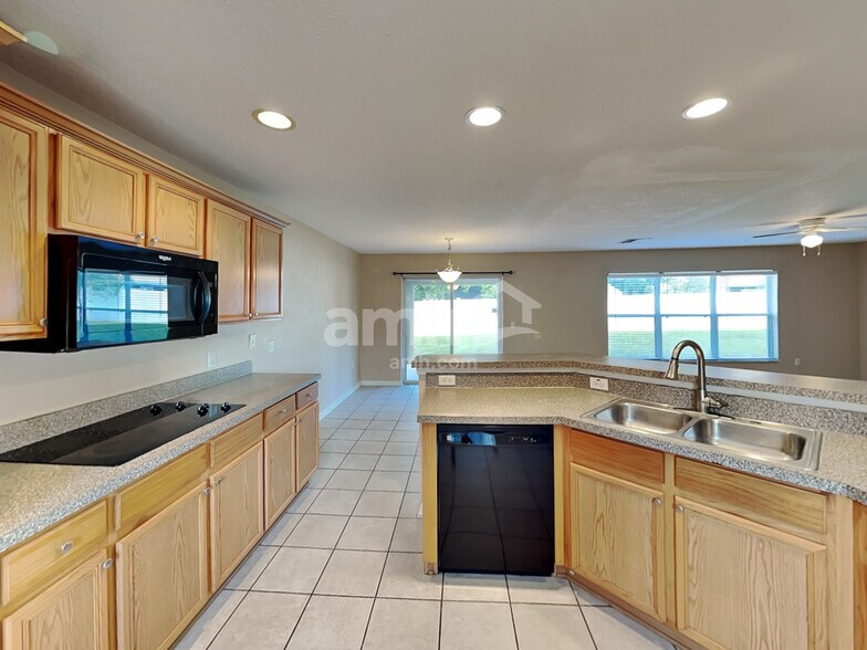Building Photo - 10725 Bamboo Rod Cir