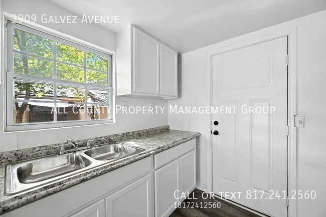 Building Photo - 3909 Galvez Ave
