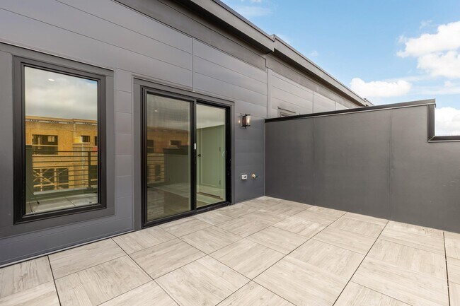 Building Photo - 39 Lower Service Ct NW