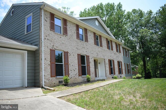 Building Photo - Shared Housing-Mitchell Road Unit E