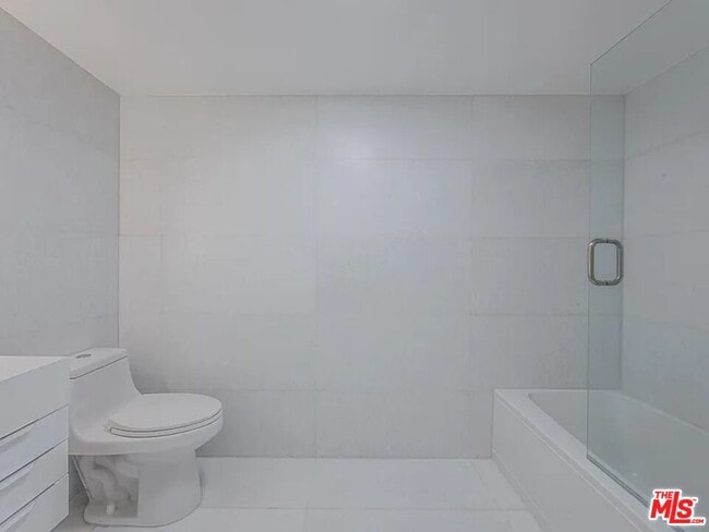 Building Photo - 7062 Hawthorn Ave