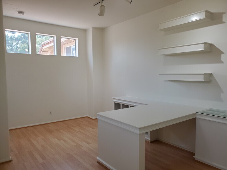 Building Photo - 2676 Dietrich Dr