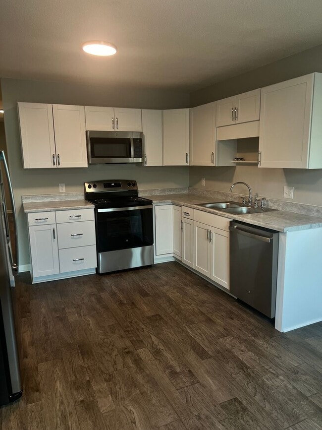 Building Photo - 2413 Shawnee Dr