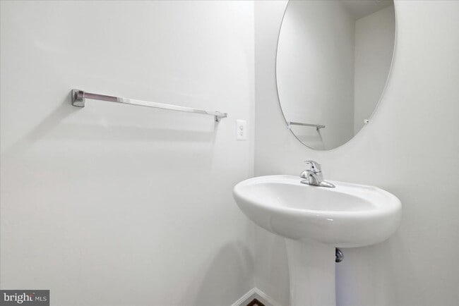 Building Photo - 117 Rotunda Dr