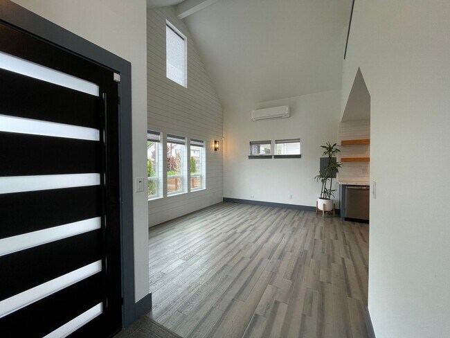 Building Photo - AJJ1438