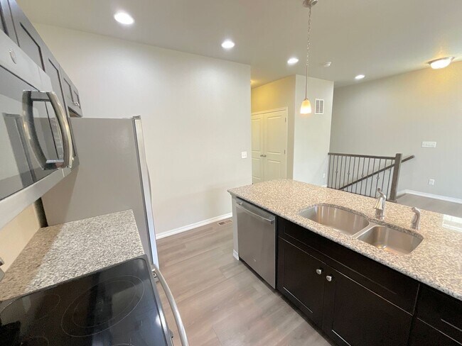 Building Photo - 2 Bedroom Home Available Near S Union Blvd & Martin Luther Kings Jr Bypass!
