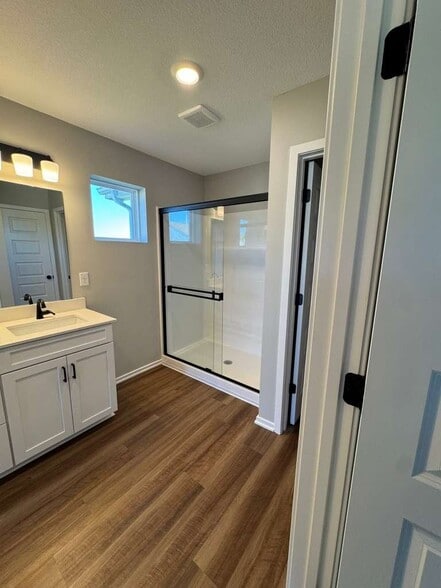 Building Photo - 1428 Vantage Dr