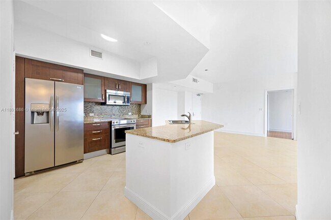 Building Photo - 20000 E Country Club Dr