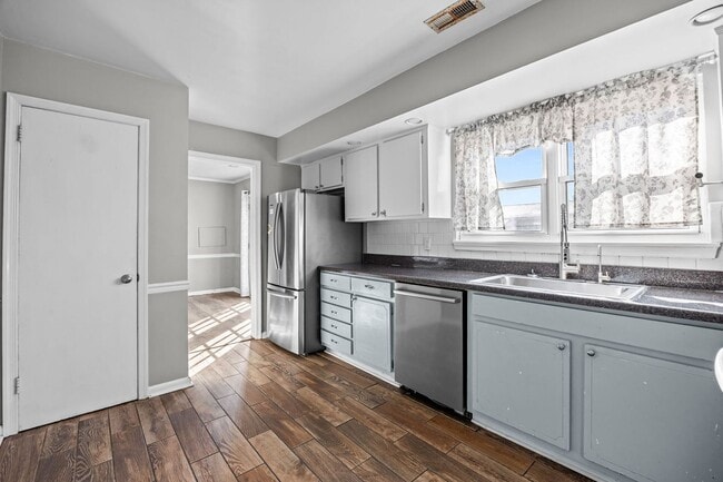 Building Photo - Charming Ranch Home Near Mt. Trashmore & Naval Bases