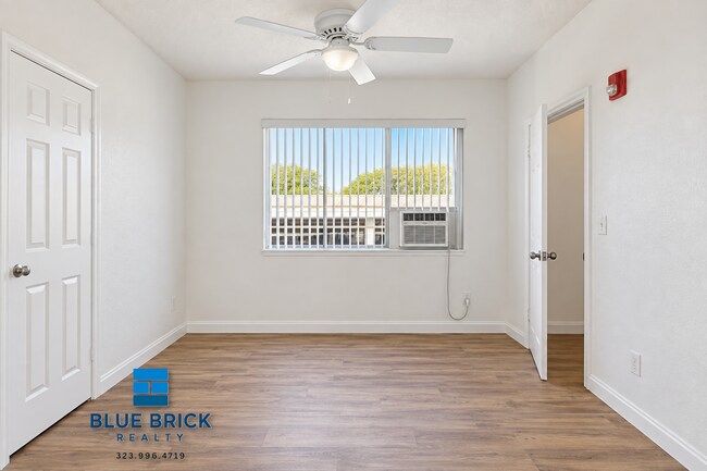 Building Photo - 12805 Vanowen St