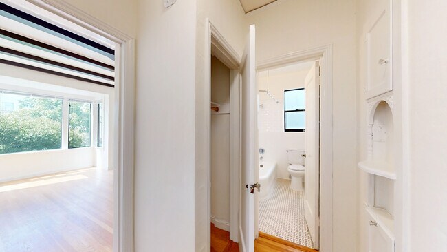 Building Photo - 1630 Jones St