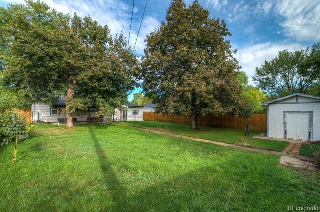 Building Photo - Fantastic Englewood Ranch
