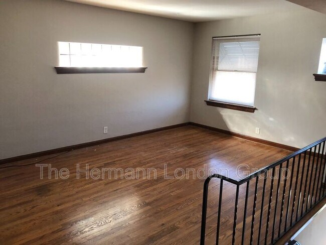 Building Photo - 4614-4616-4616 Jamieson Ave